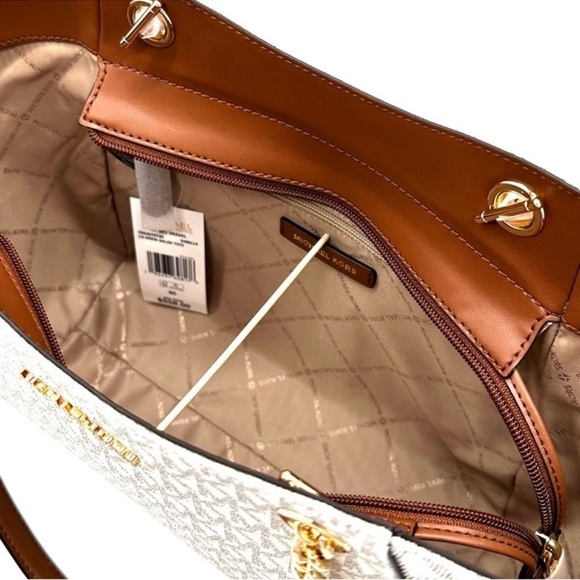 Michael Kors Large Jet Set Travel Chain Shoulder
Bag & Double Zip Wallet Vanilla - Picture 10 of 14